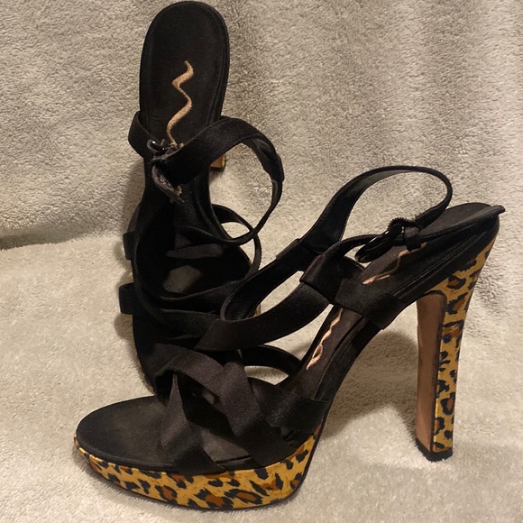 Nina heels super fun! Definitely life left in these. Size 8 1/2 - Picture 1 of 5